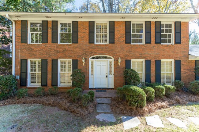 Building Photo - Fully Updated Sandy Springs Classic Tradit...