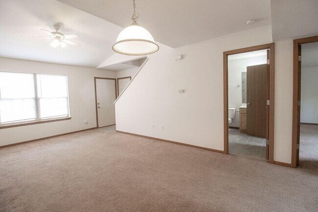 Foto del edificio - 2119 N Ballenger Ln