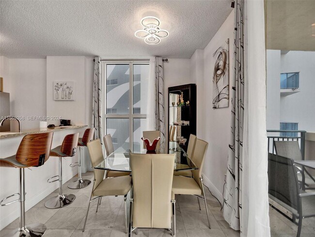 Foto del edificio - 17555 Atlantic Blvd