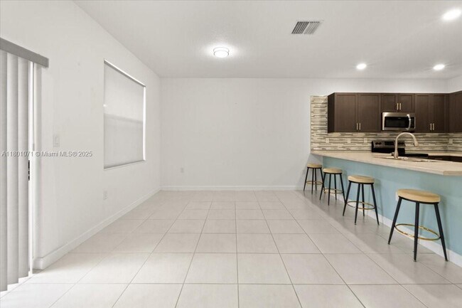 Building Photo - 2648 SE 15th Ct