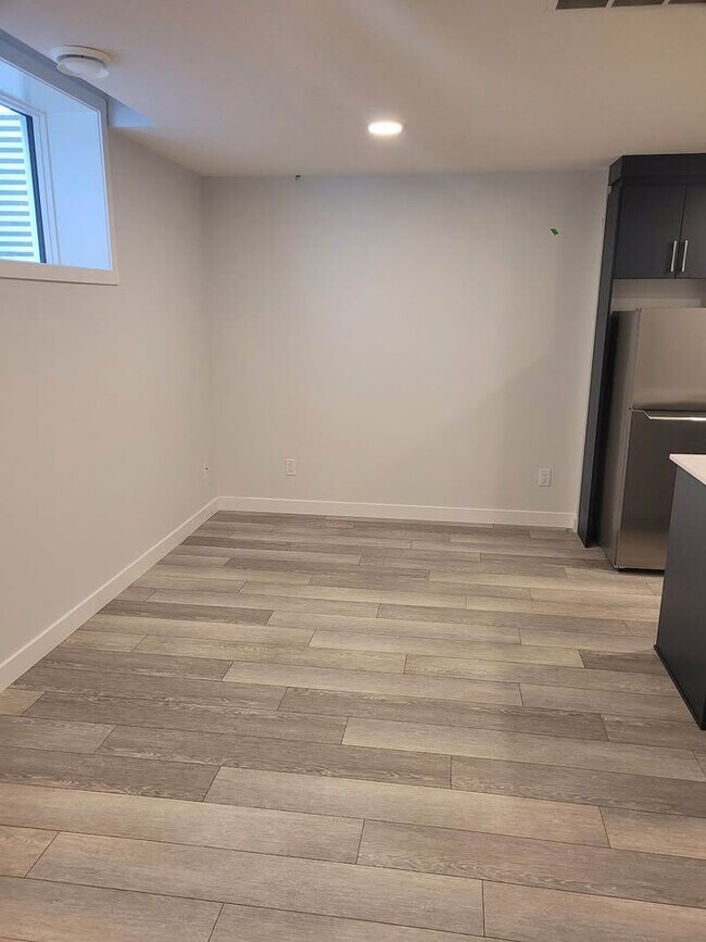 Photo du bâtiment - 20514 16A Av NW