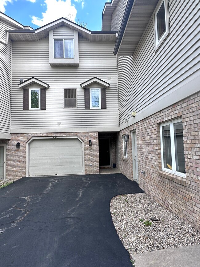 Foto del edificio - 442 Meadowridge Cir