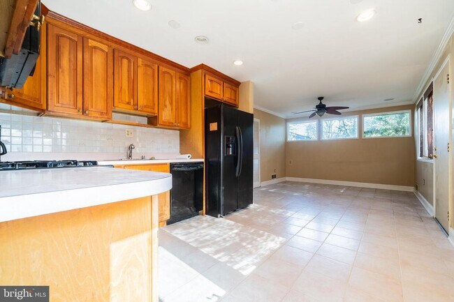 Building Photo - 5600 Asbury Ct