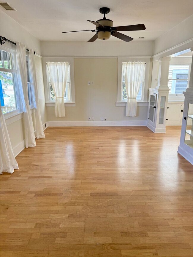 Foto del edificio - Charming Mission Hills Craftsman