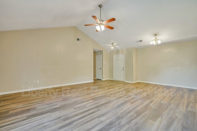 Foto del edificio - 1501 Woodcrest Cir