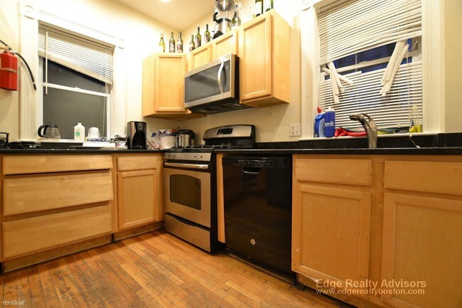 Building Photo - 9 br, 3 bath Apartment - 3 Hartley Ter