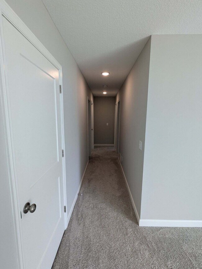 Foto del edificio - "Spacious 4-Bedroom Gem with 3 Full Baths and Nearly 2,000 Sq Ft of Comfort in Waverly!"