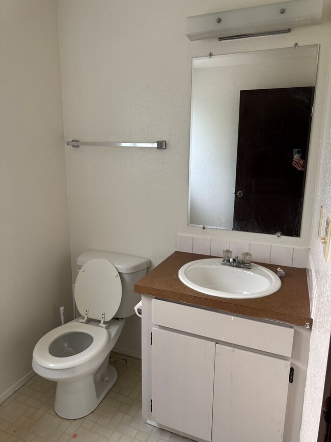 Building Photo - 950 SW Harrier Cir