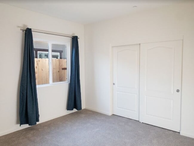 Building Photo - 4264 Lasalle Dr