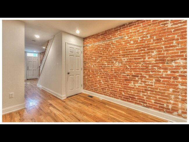 Building Photo - 1817 Light St