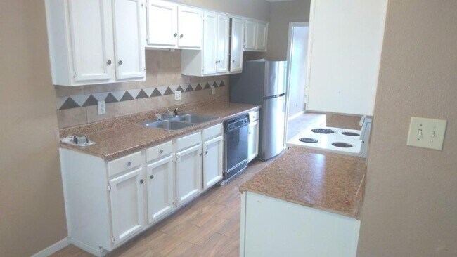 Foto del edificio - 2429 Miramar Ct