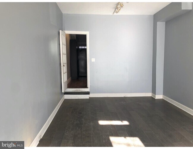 Building Photo - 173 W Girard Ave