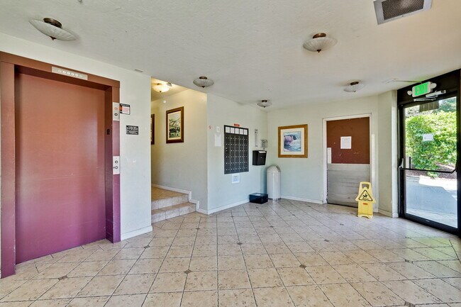 Foto del edificio - Large, Comfy 2BR, 2BA Condo with Convenient Location