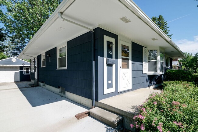 Foto del edificio - 1404 Saunders Crescent