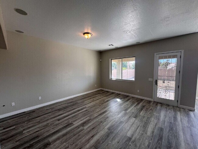 Foto del edificio - 821 W Saguaro Ln