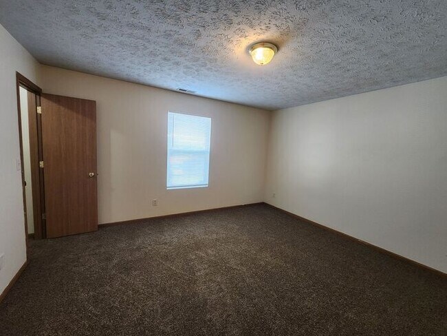 Building Photo - 2 BR Upper Apartment - Pets Welcome!