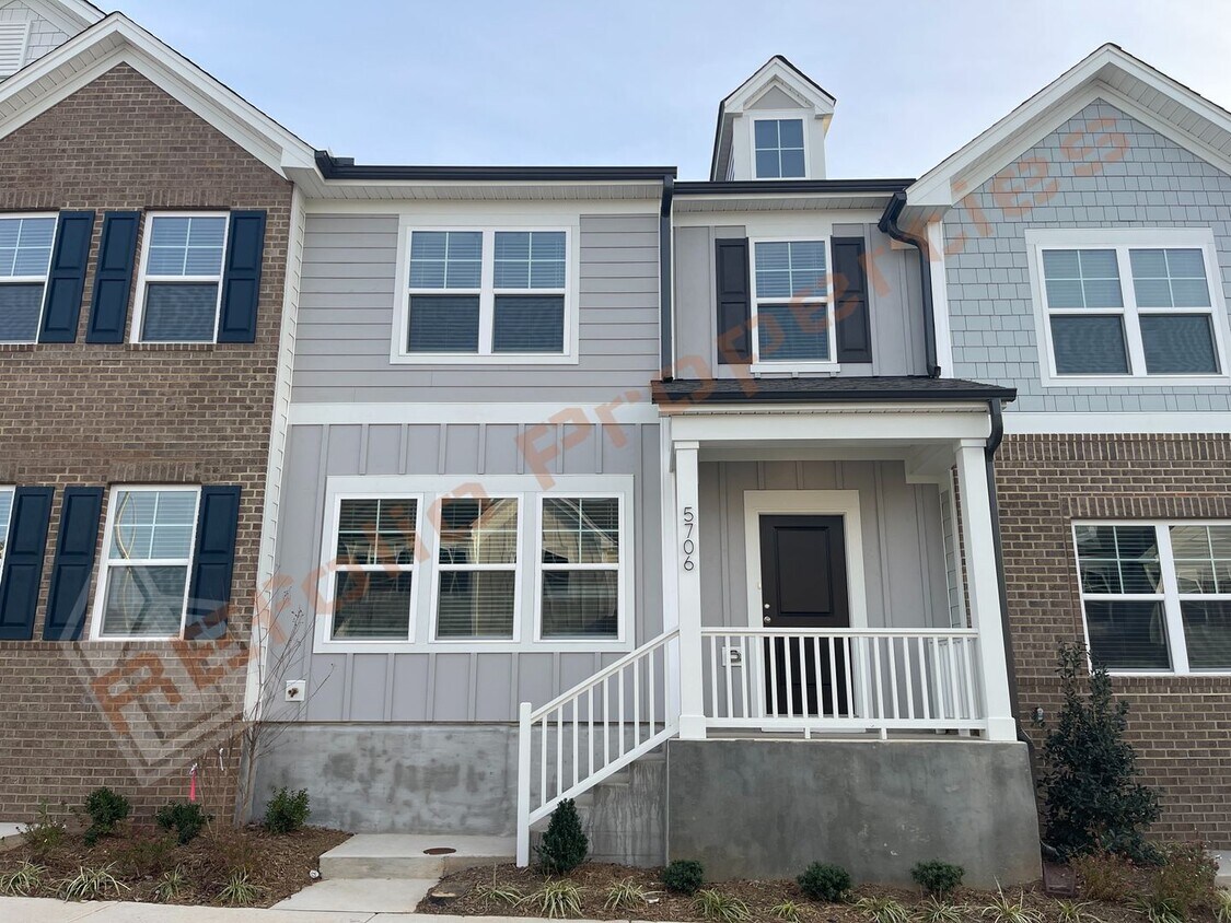 Charming 3 Bedroom 2.5 Bathroom Townhouse House Rental in Raleigh