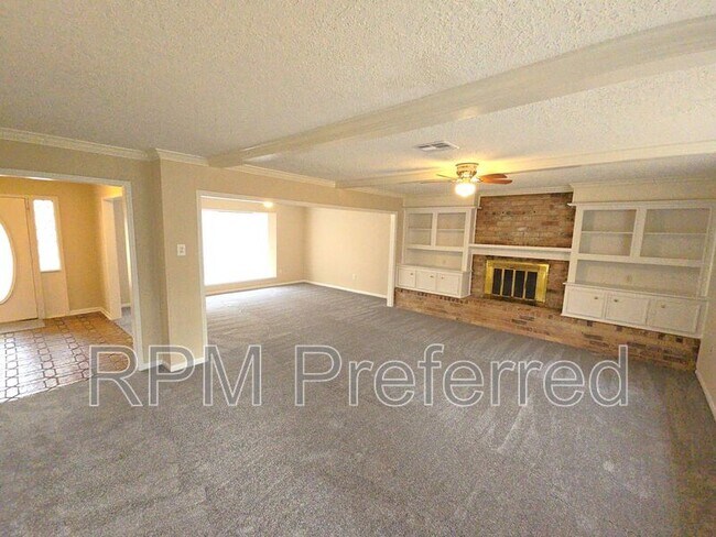 Building Photo - 17207 Lazy Hill Ln