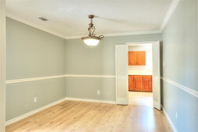 Building Photo - 22807 Red River Dr