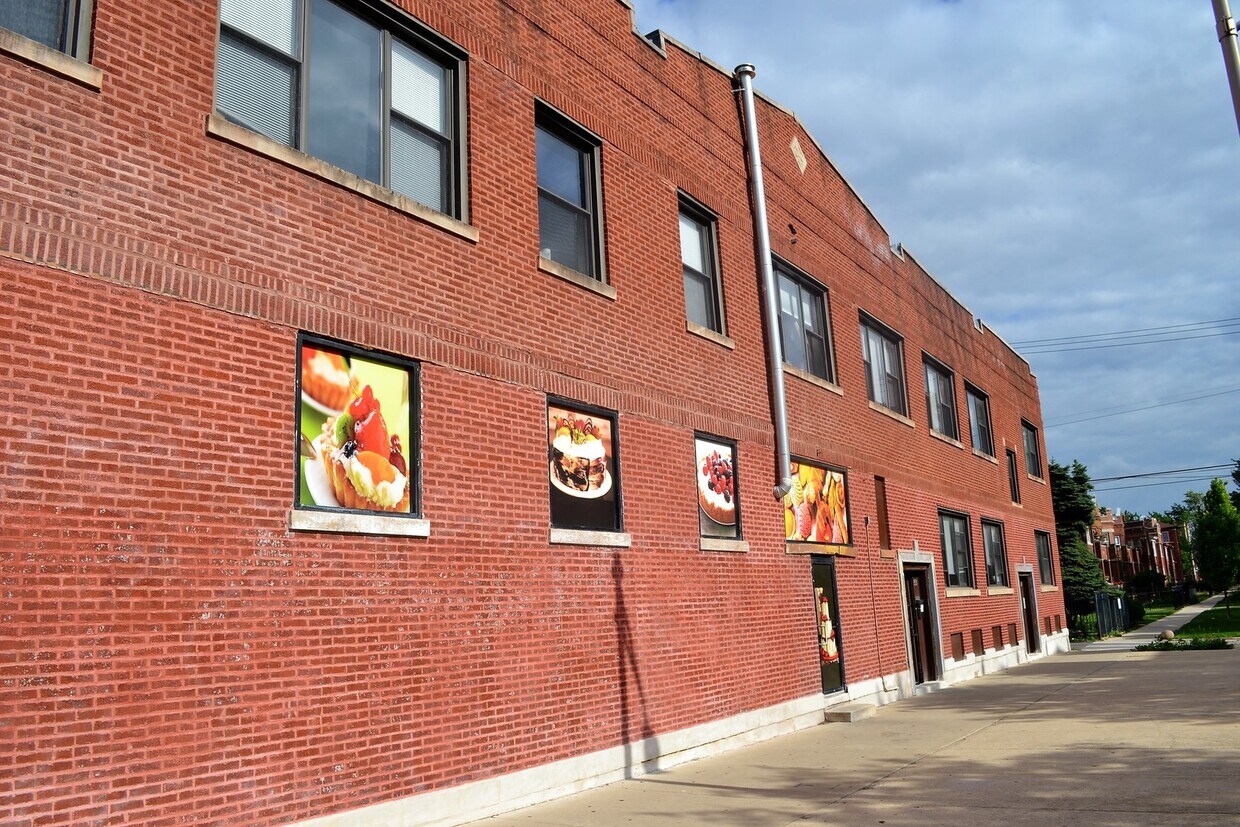 Foto principal - 4349 N Spaulding Ave