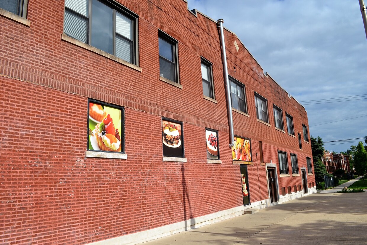 Primary Photo - 4349 N Spaulding Ave