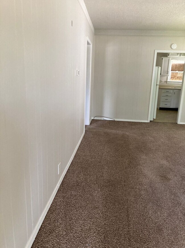 Foto del edificio - Roomy 2 bedroom with garage
