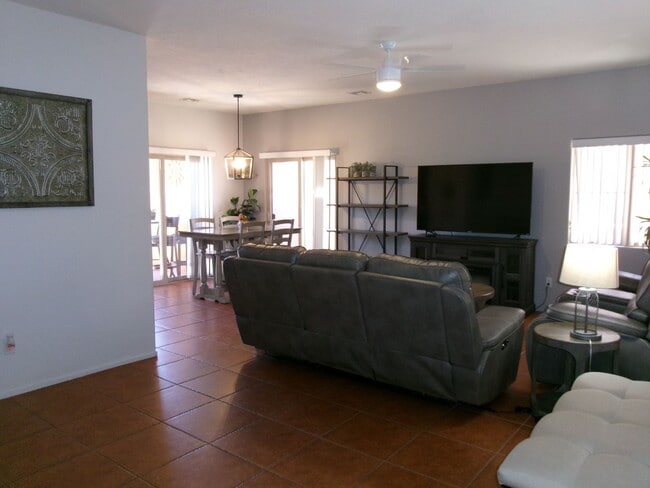 Building Photo - Furnished Enchantment Condo