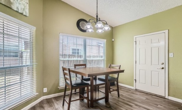 Foto del edificio - 3430 Ridge Smoke