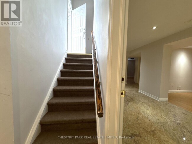 Photo du bâtiment - 93 Surrey Ave