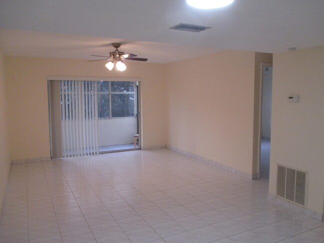 Building Photo - 200 Lake Carol Dr