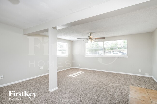 Building Photo - 493 Notre Dame Dr