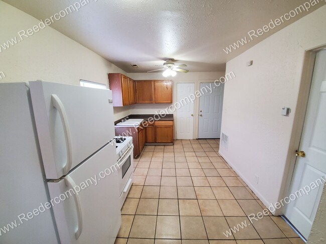Building Photo - 3920 Evergreen Street
