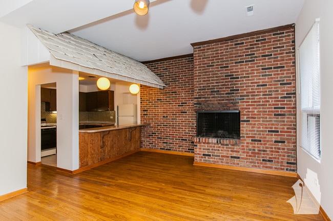 Building Photo - 873 W Lill Ave