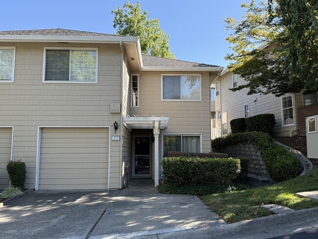 Beautiful 3-Bedroom Condo with Private Out... - Beautiful 3-Bedroom Condo with Private Out...
