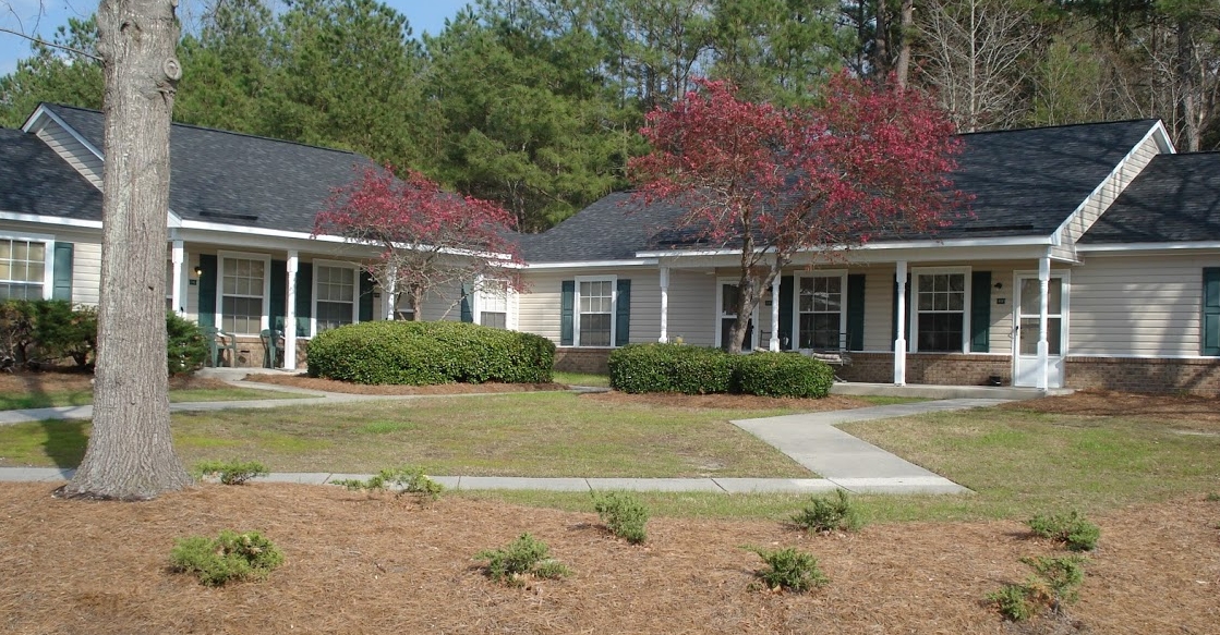 Building Photo - Pines Apartments