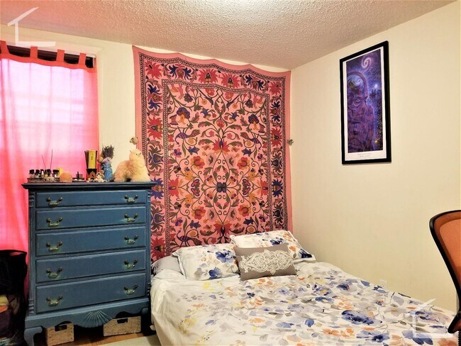 Foto del edificio - HOT ALLSTON LISTING!!!!