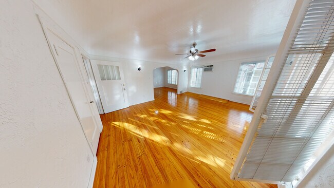 Building Photo - 252 S Rexford Dr