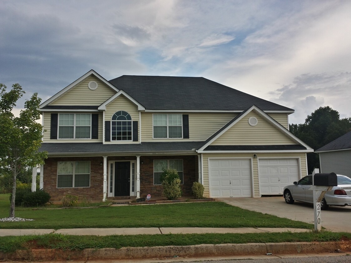 Primary Photo - Impressive 4 bedroom and 3 bath home!