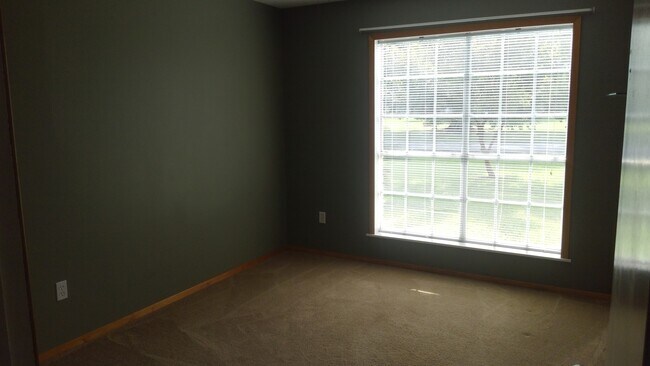 Building Photo - 105 Azalea