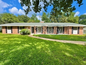 Building Photo - 2557 Woodley Rd