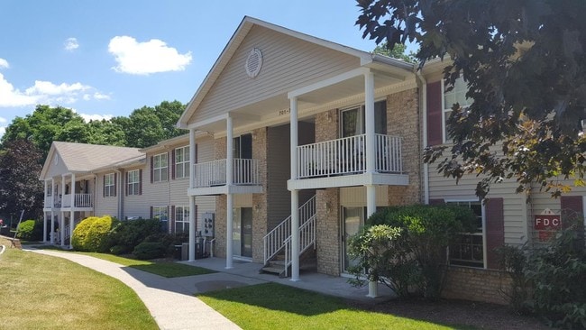 Building Photo - 708 Tallwood Ln