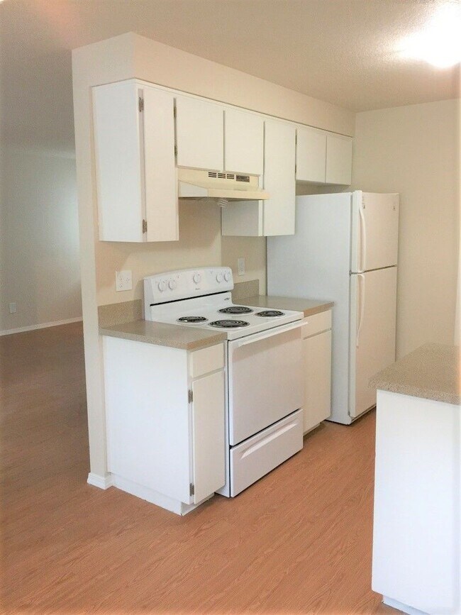 Foto del edificio - **AVAILABLE 11/4** Great SW Portland Townh...