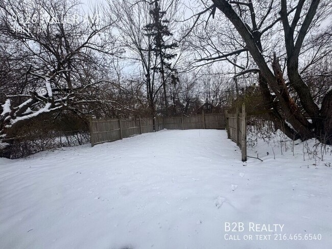 Building Photo - 9326 Fuller Ave