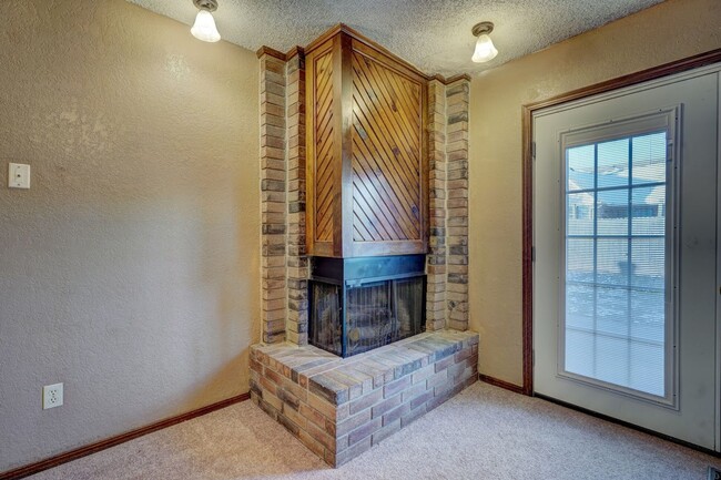 Foto del edificio - 3 Bedroom 2 bath duplex in SW OKC!