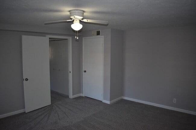 Downstairs bedroom - 610 River Rouge Dr