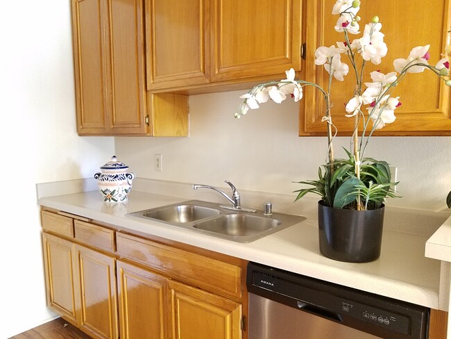 Typical kitchen with oak wood cabinets - 4184 Arch Dr