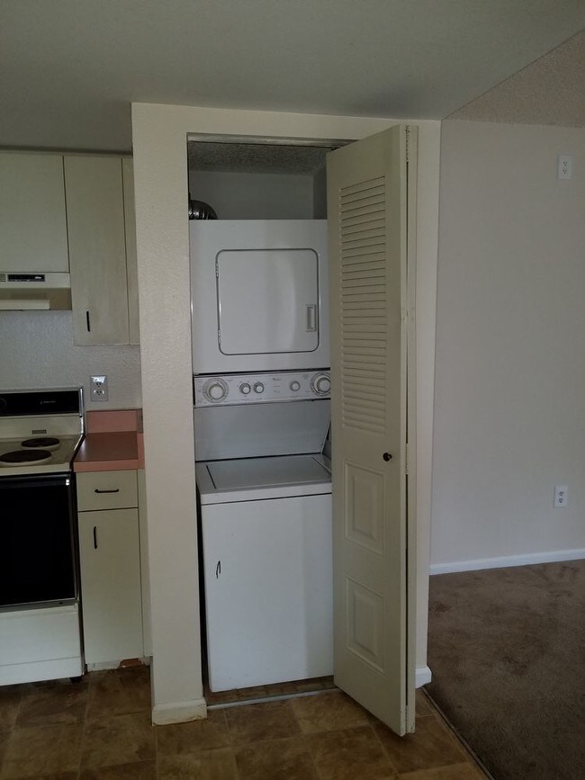 Building Photo - 8154 Fairways Cir