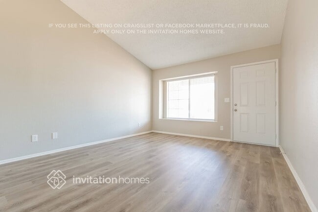 Building Photo - 2541 E Carol Ave