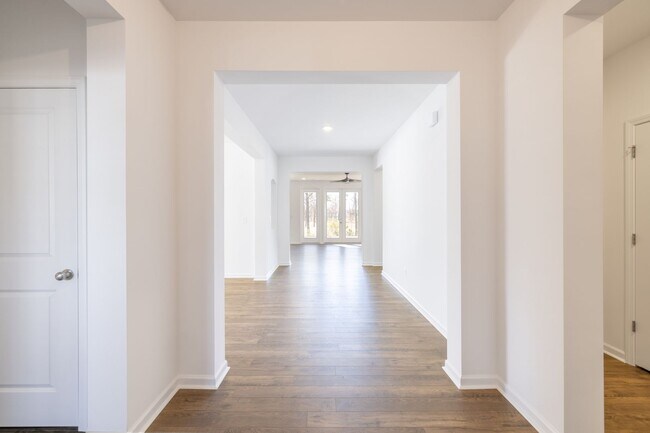Building Photo - NEW 3bd/3bth Ranch -Golf Course View-  JANUARY 2025