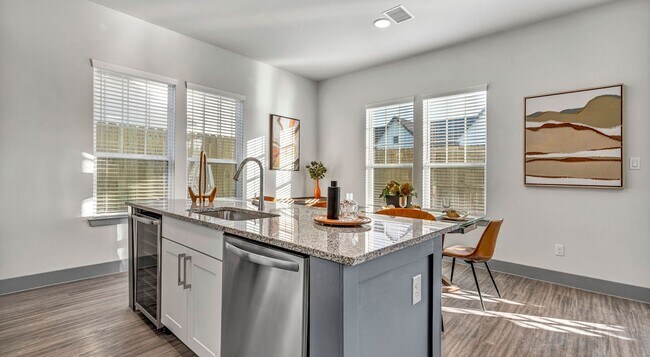 Building Photo - Spacious 2 Bed in Gated Community  + Up to $1,000 Bonus
